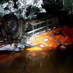Família morre após caminhão capotar e ficar submerso